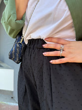 Charger l&#39;image dans la galerie, Pantalon « Carrot Pant » Juniper coton plumetis noir taille M