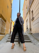 Charger l&#39;image dans la galerie, Pantalon « Carrot Pant » Juniper broderie anglaise ajourée taille S