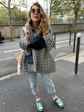Charger l&#39;image dans la galerie, Veste Boyfriend Izia courte - vichy noir et blanche