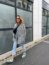 Charger l&#39;image dans la galerie, Veste Boyfriend Izia courte - vichy noir et blanche