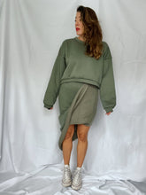 Charger l&#39;image dans la galerie, Ensemble Sweat Crop Roxie et Jupe Lena molleton kaki